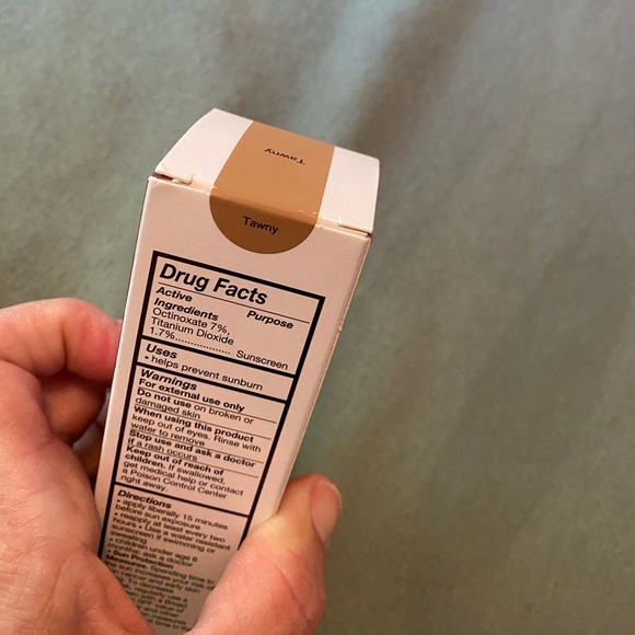 No7 Restore & Renew serum Foundation (Tawny) - Picture 2 of 2